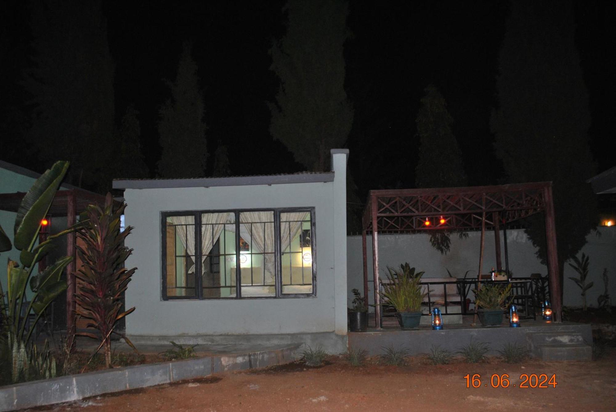 Ngorongoro Villa And Restaurant Karatu Exterior photo